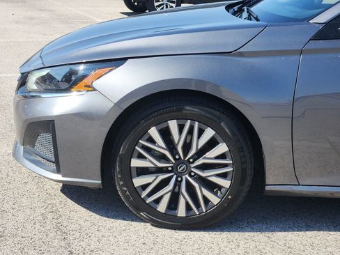Used 2024 Nissan Altima 2.5 SV image 6