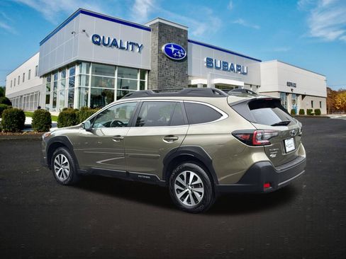 Used 2024 Subaru Outback Premium AWD/4WD image 6
