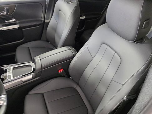 New 2026 Mercedes-Benz GLB 250 image 8