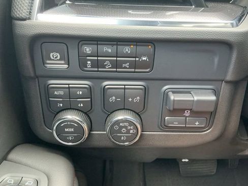 New 2025 Chevrolet Suburban RST w/ Advanced Technology Package image 19