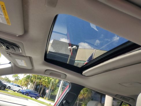 Used 2022 Toyota Corolla Cross LE w/ Moonroof Package image 20