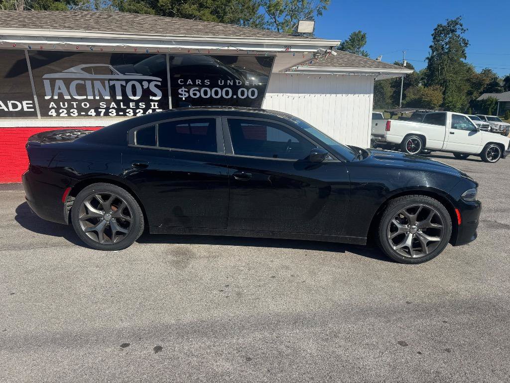 Used 2015 Dodge Charger SXT w/ Plus Group RWD image 3