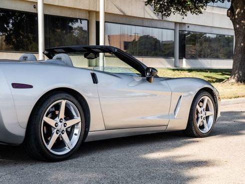 Used 2006 Chevrolet Corvette Convertible w/ Preferred Equipment Group image 42