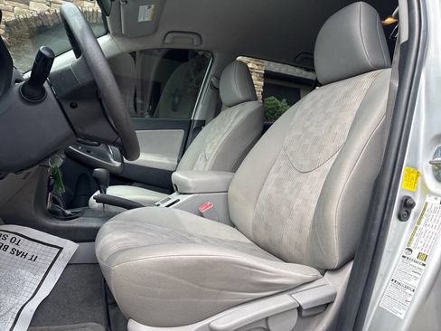 Used 2012 Toyota RAV4 4WD w/ Value Pkg image 9