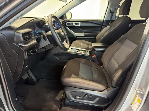 Used 2023 Ford Explorer XLT RWD image 12