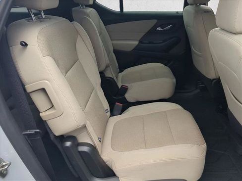 Certified 2023 Chevrolet Traverse LT FWD image 19