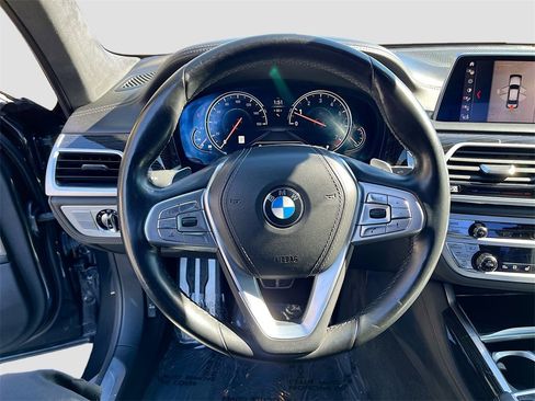 Used 2019 BMW 750i w/ Executive Package image 13