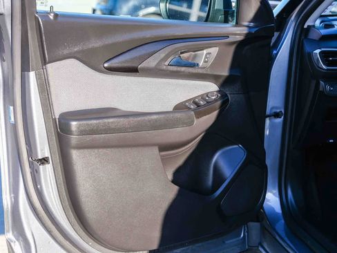 Used 2021 Chevrolet TrailBlazer LT FWD image 22