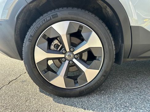 Used 2025 Volvo XC40 B5 Plus AWD/4WD image 7