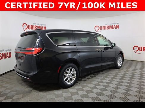 Used 2023 Chrysler Pacifica Touring-L image 8