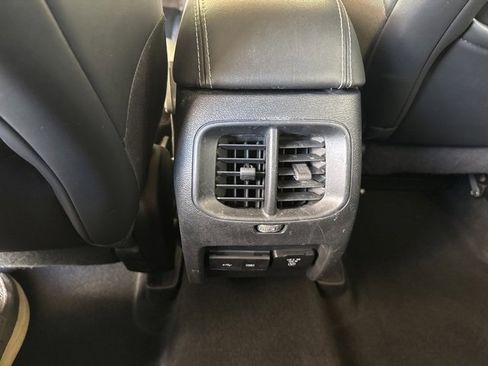 Used 2020 Jeep Cherokee Limited image 29
