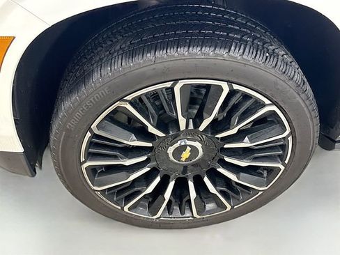 Used 2025 Chevrolet Tahoe High Country image 36