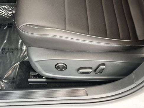 Used 2024 Volkswagen Jetta SE w/ Panoramic Sunroof Package FWD image 25
