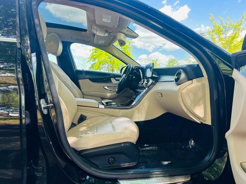 Used 2016 Mercedes-Benz C 300 4MATIC Sedan image 11