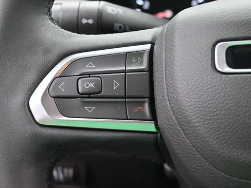 Used 2023 Jeep Compass Limited w/ Sun and Sound Group AWD/4WD image 17
