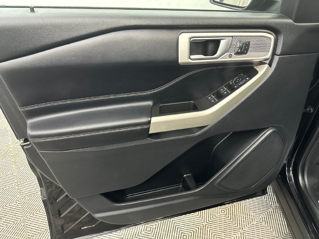 Used 2021 Ford Explorer Limited w/ Equipment Group 301A AWD/4WD image 10