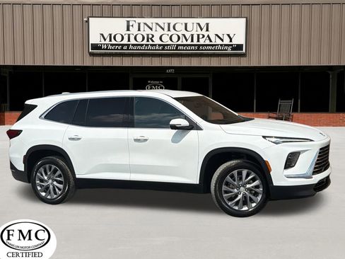 Used 2025 Buick Enclave Preferred image 1