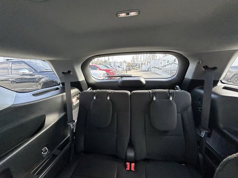 Used 2023 Ford Explorer XLT image 32