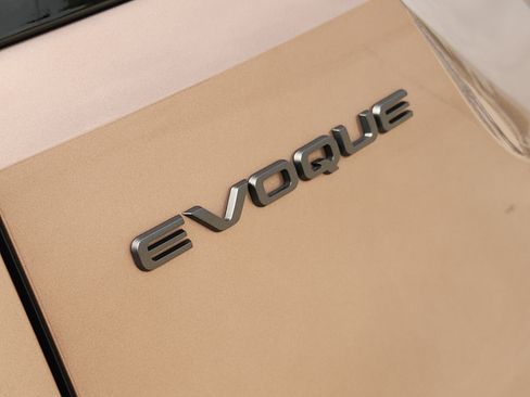 Used 2026 Land Rover Range Rover Evoque Dynamic SE AWD/4WD image 12