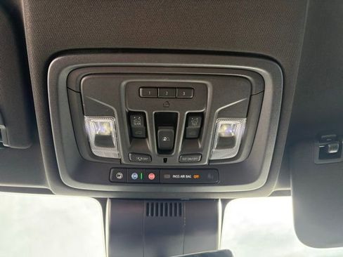 Used 2022 Chevrolet Silverado 1500 ZR2 w/ Technology Package image 25