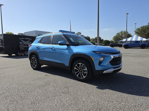 New 2026 Chevrolet TrailBlazer LT w/ LT Cold Weather Package FWD image 2