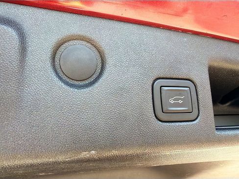 Used 2018 Chevrolet Equinox LT FWD image 28