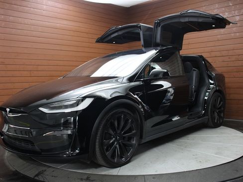 Used 2022 Tesla Model X image 23