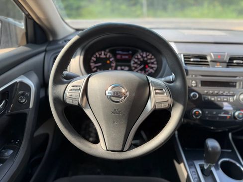 Used 2013 Nissan Altima 2.5 S FWD image 23