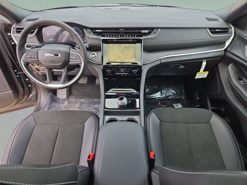 New 2025 Jeep Grand Cherokee Altitude RWD image 18