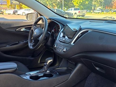 Used 2024 Chevrolet Malibu LT image 9