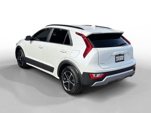 Used 2025 Kia Niro EX FWD image 3