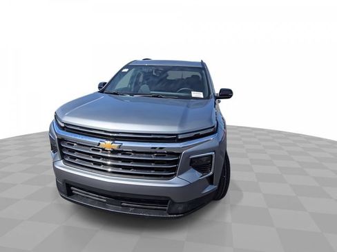 Used 2025 Chevrolet Traverse LT w/ LPO, Floor Liner Package FWD image 3