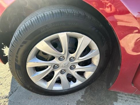 Used 2014 Hyundai Elantra SE image 10