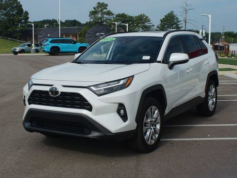 Used 2025 Toyota RAV4 XLE Premium w/ Weather Package AWD/4WD image 24