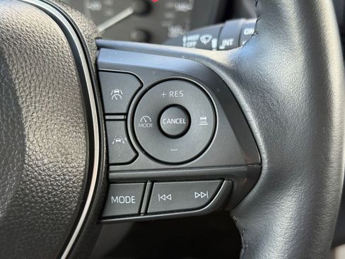 Used 2025 Toyota Corolla Cross LE image 26