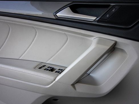 Used 2023 Volkswagen Tiguan SE image 21