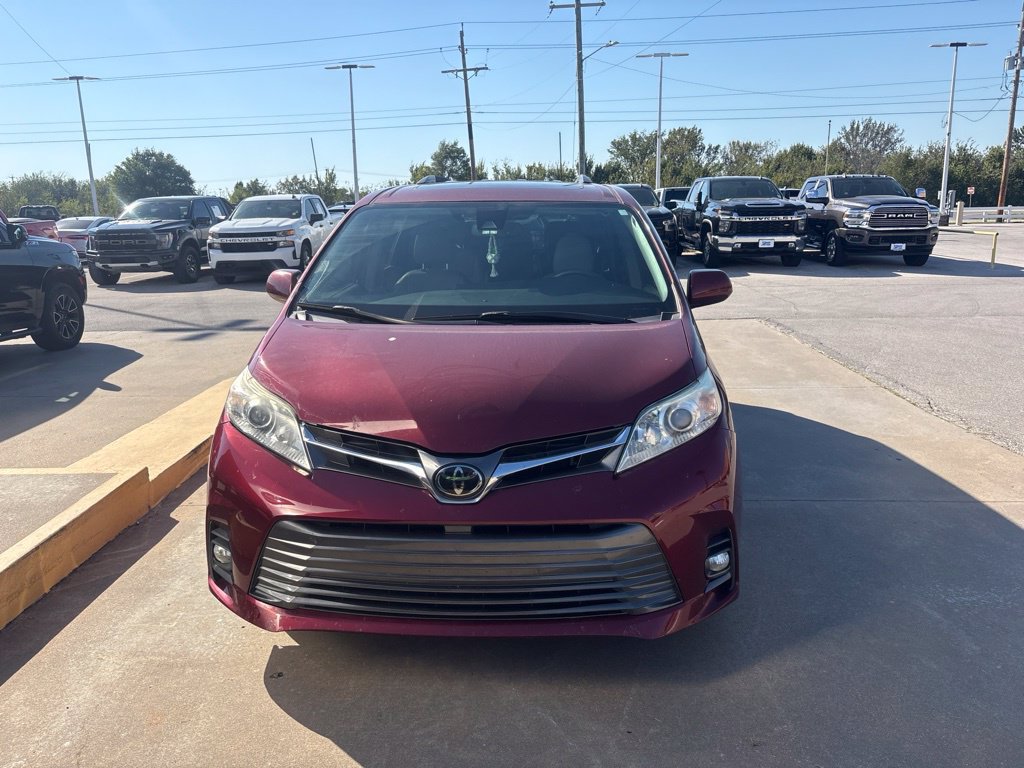 Used 2020 Toyota Sienna XLE w/ XLE Navigation Package FWD image 2