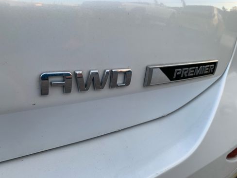 Used 2018 Chevrolet Equinox Premier image 11