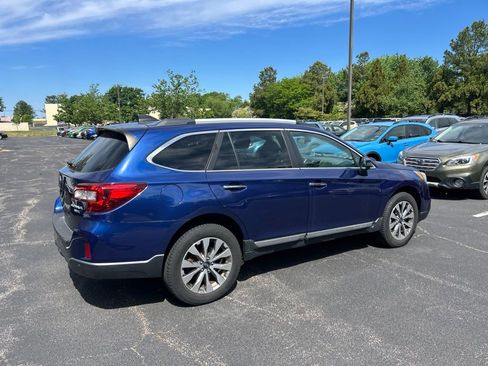 Used 2017 Subaru Outback 3.6R Touring AWD/4WD image 3