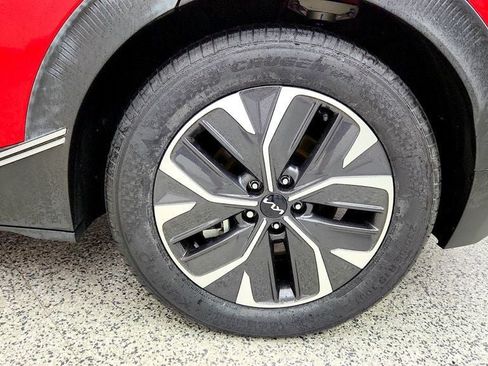 Used 2024 Kia EV6 Light RWD image 9