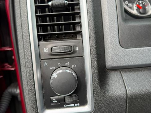 Used 2019 RAM 1500 Classic SLT AWD/4WD image 14