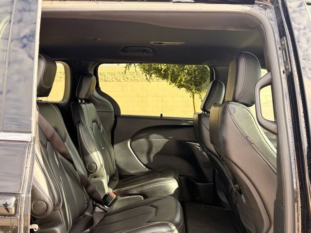 Certified 2025 Chrysler Pacifica Select FWD image 13