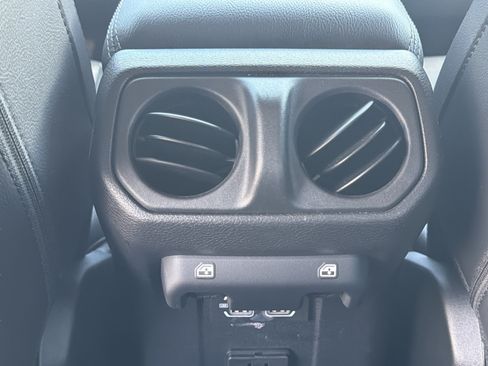 Used 2022 Jeep Wrangler Unlimited Sahara w/ Cold Weather Group AWD/4WD image 28