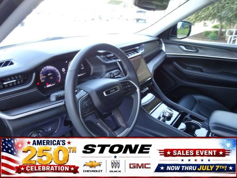 Used 2023 Jeep Grand Cherokee L Limited AWD/4WD image 11