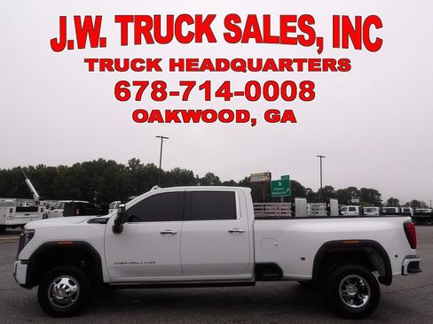 Used 2024 GMC Sierra 3500 Denali Ultimate AWD/4WD image 2