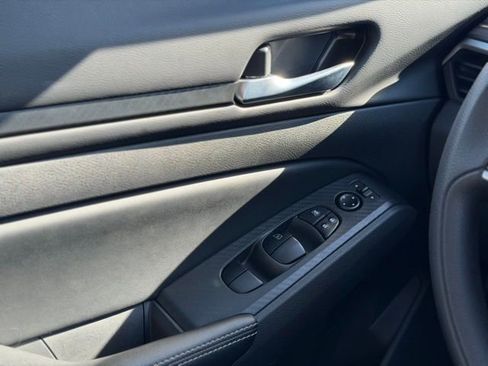 Used 2025 Nissan Altima 2.5 SV image 28