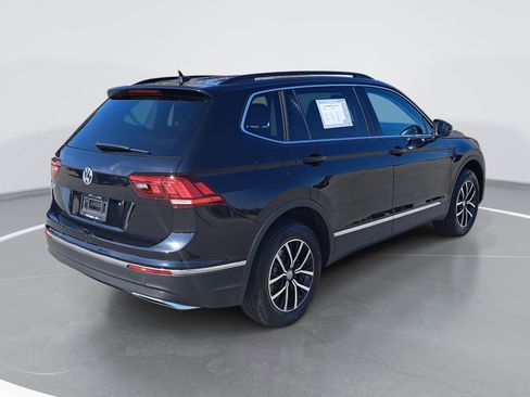 Certified 2021 Volkswagen Tiguan SE image 3