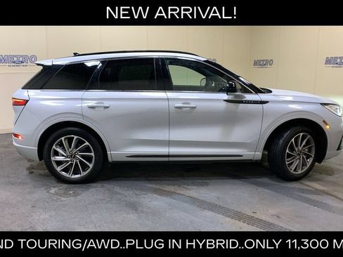 Used 2025 Lincoln Corsair Grand Touring w/ Towing Package AWD/4WD image 2