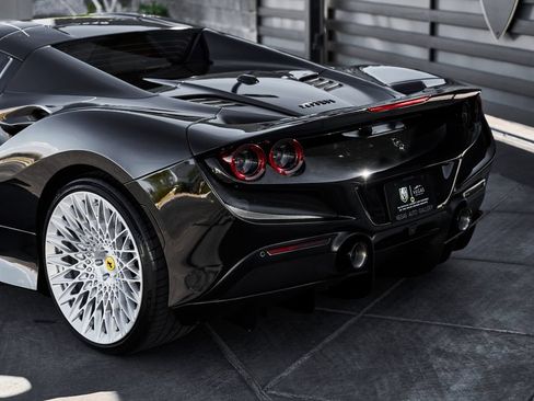 Used 2022 Ferrari F8 Tributo RWD image 11