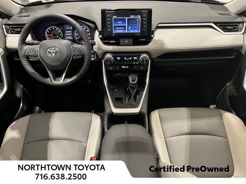 Used 2022 Toyota RAV4 XLE Premium image 19